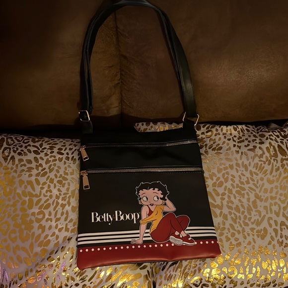 ショルダーバッグ・ポシェット Betty Boop Buckle Pocket Cross Shoulder Bag 3 Colors BettyBoop] Buckle Pocket Cross Shoulder Bag_(3 Colors